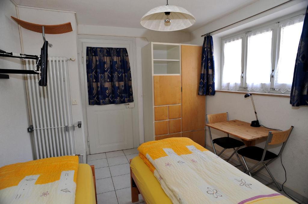 Niros Bed & Breakfast Birsfelden Rum bild