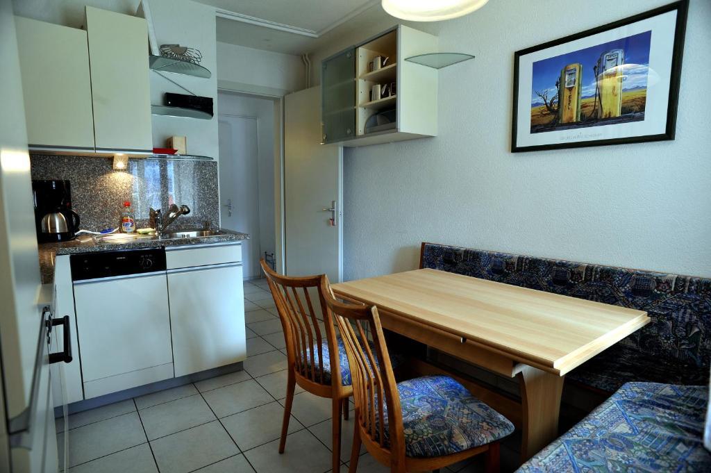 Niros Bed & Breakfast Birsfelden Rum bild